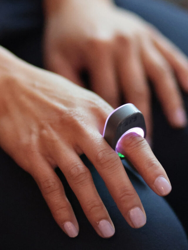 world-first smart ring to track your real-time ECG in sec.